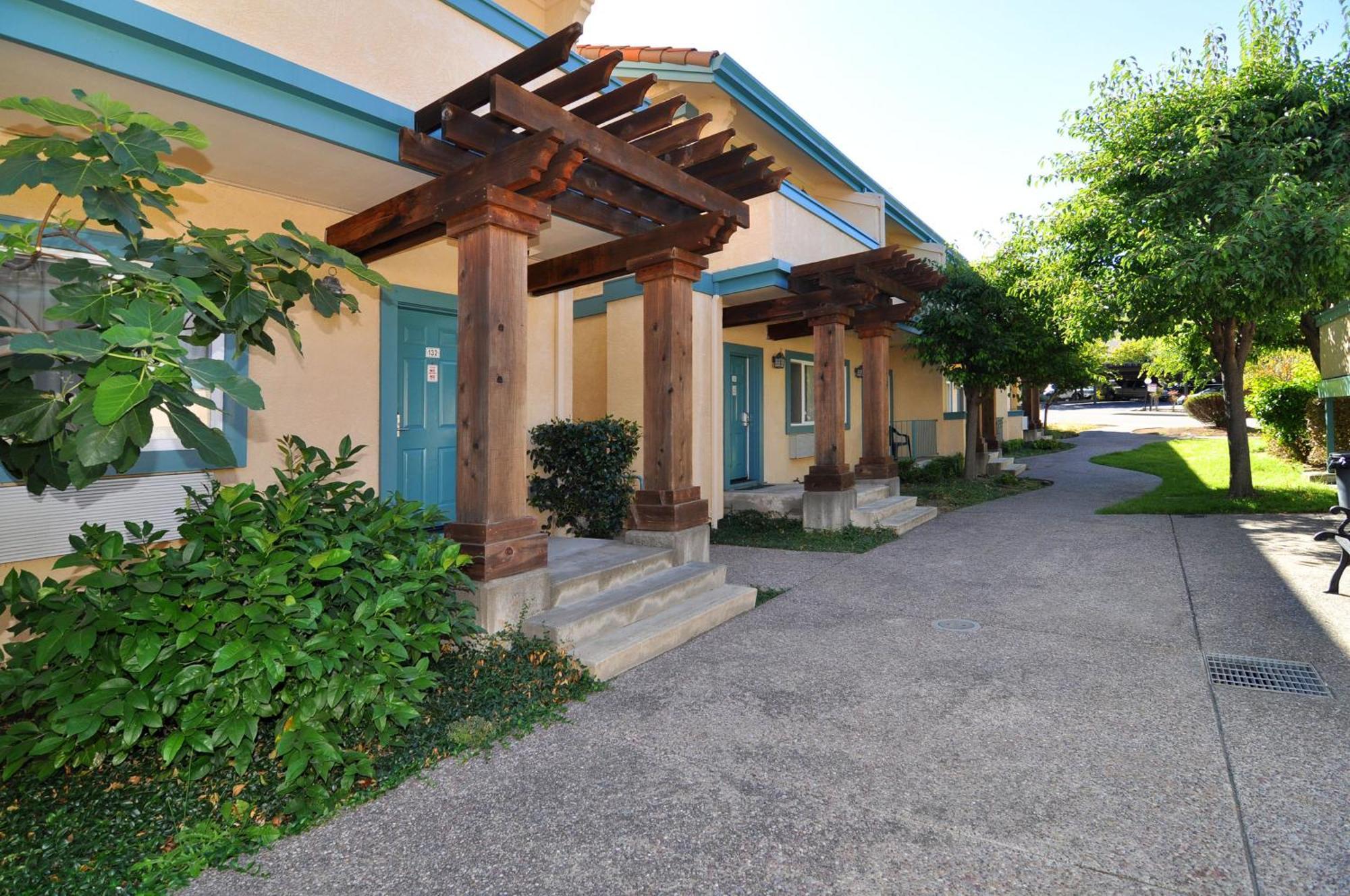 נובאטו Marinwood Inn & Suites מראה חיצוני תמונה
