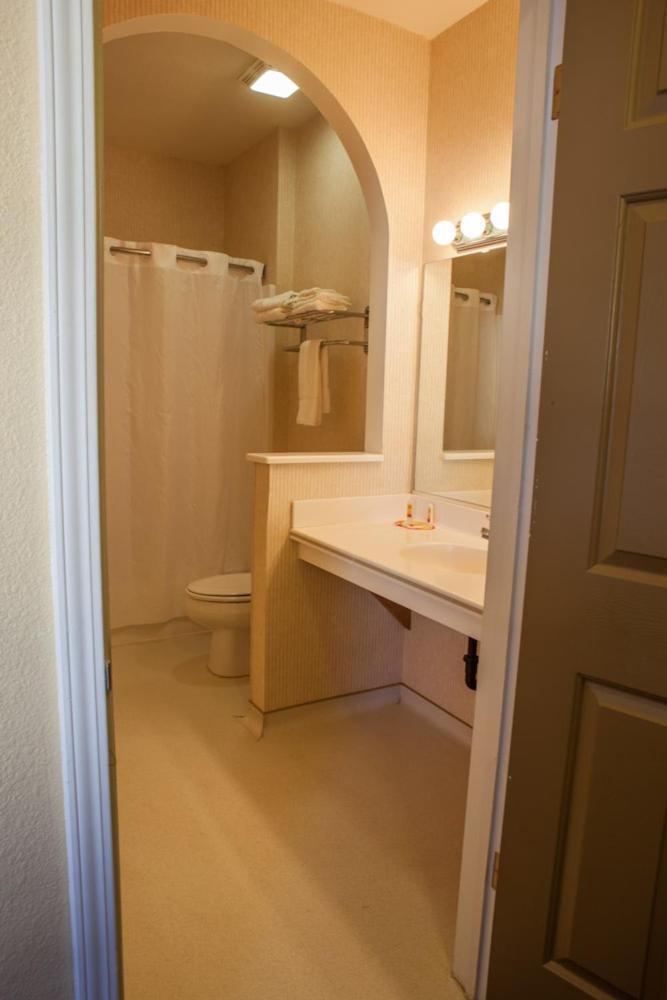 נובאטו Marinwood Inn & Suites מראה חיצוני תמונה